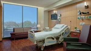 دور العناية المركزة المنزلية بعد العمليات الجراحية المعقدة